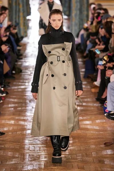 Look 24
